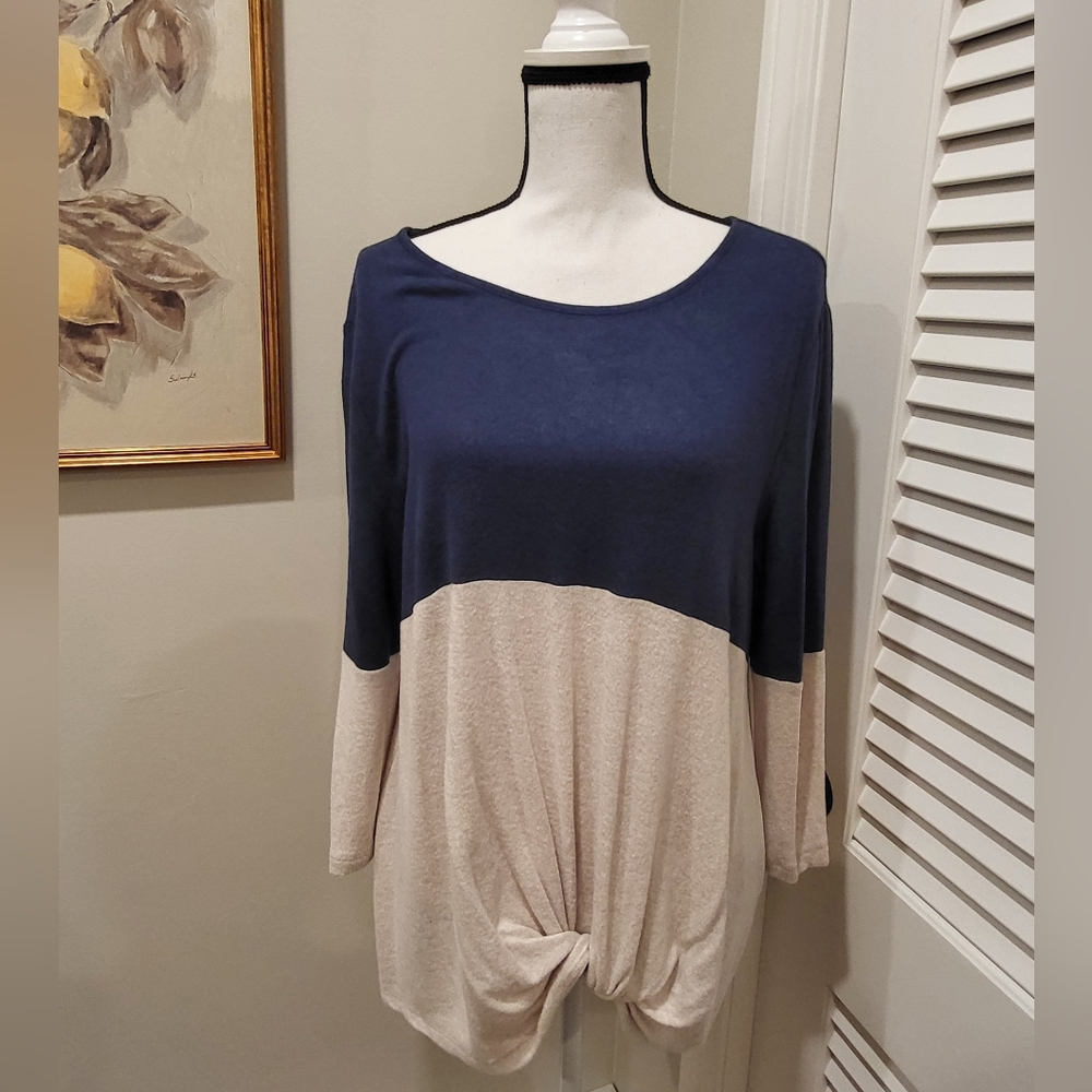 Mix By 41 Hawthorn Two-Tone Navy and Cream Women's Top